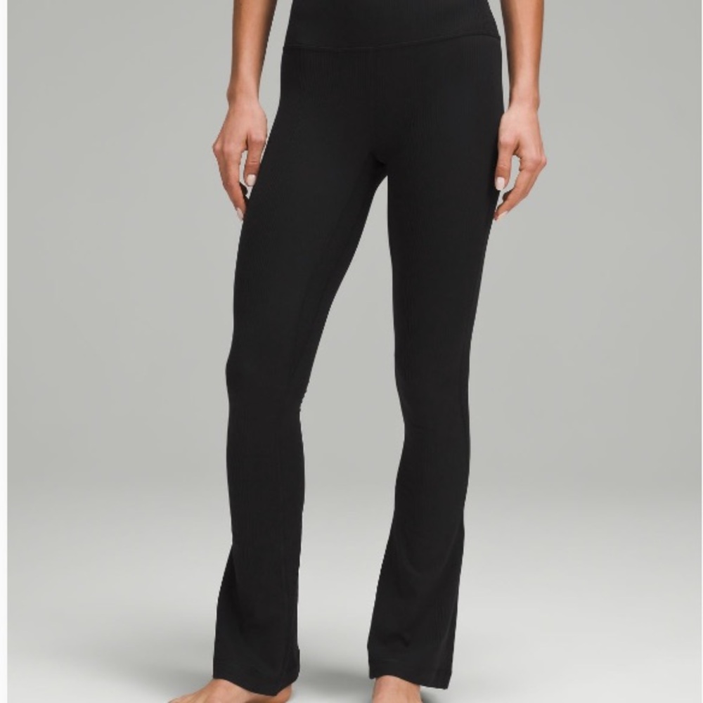 NWOT Lulu Ribbed Flares